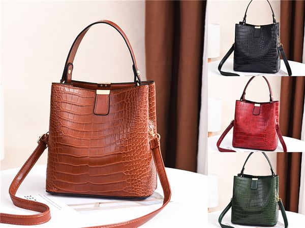 

factory wholesale women handbag new patent leather underarm women shoulder bag retro leather messenger bag exquisite diamond fashion bag#924