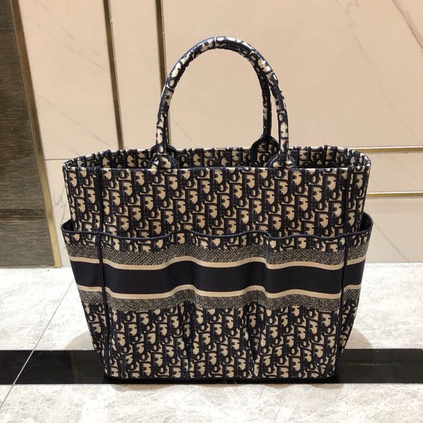 

shopping bag beach bag new classic ladies handbag high-end custom quality handbag fashion trend business casual style designer backpack, Silver
