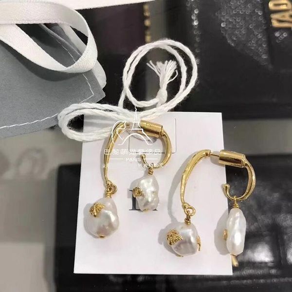 

c1562 fashion 2020 new small bee imitation pearl long earrings 925 silver needle advanced sense eardrop can be split a pair of earrings, Golden;silver