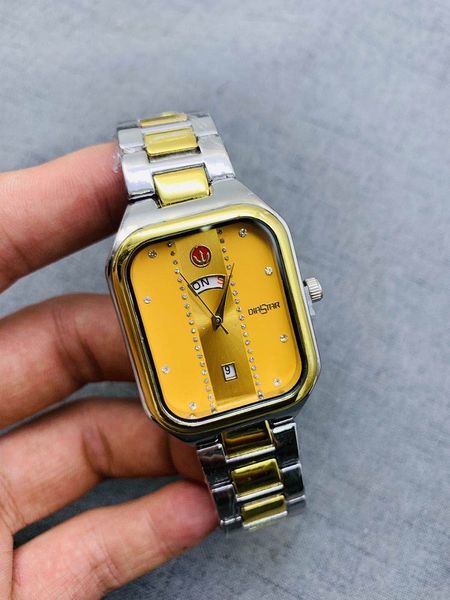

2020 three needle series luxury mens watches double calendar quartz watch designer watches rad brand steel strap fashion wind, Slivery;brown