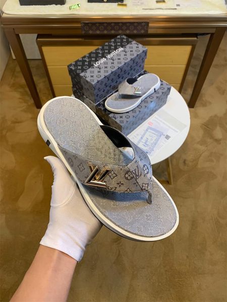 

2020 latest white leather casual slippers men's casual shoes fashion trend comfortable shoe size 38-45 type 39745400605