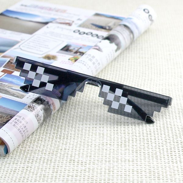 

new mosaic sun two-dimensional forced artifact coding rectangular glasses sunglasses pixel sunglasses, White;black