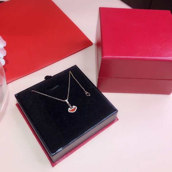 

мода женщина дизайнер ожерелье роскошный ious бриллиантовое ожерелье s925 стерлингового серебра в форме сердца белый корпус красного агата д, Silver