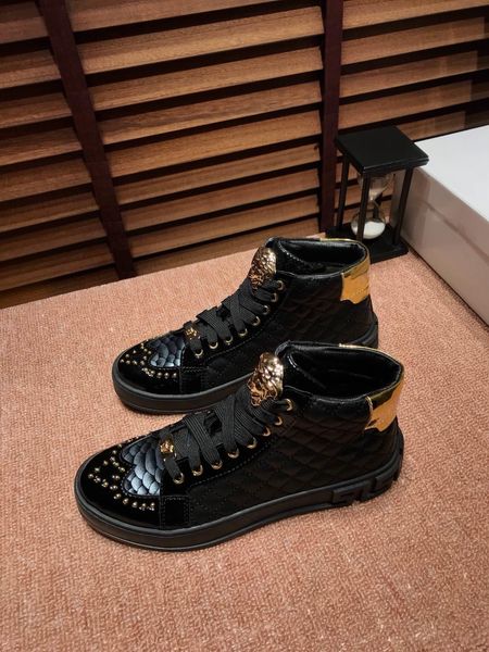 

2020v high-end custom leather men's casual shoes, fashion wild sports shoes, original packaging shoe box delivery, yardage: 38-45