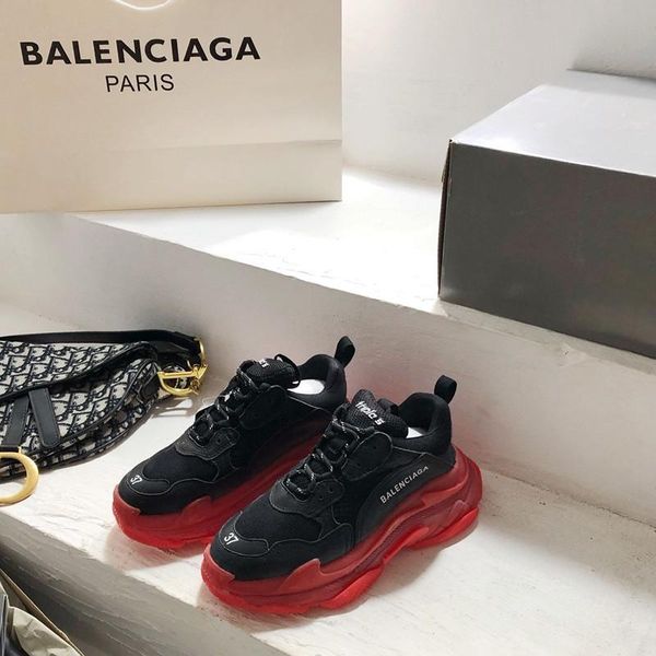 

2020iz designer to create casual and comfortable all-match sports shoes, travel shoes outsole non-slip design with original box delivery, Black