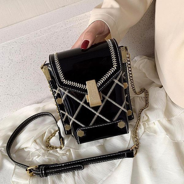 

2020 new ladies shoulder bag fashion messenger bag bright leather flip small square portable chain