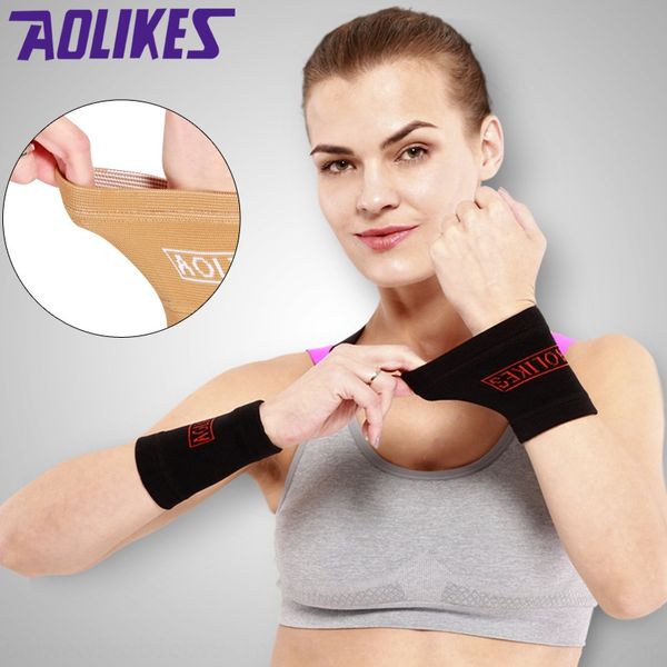 

jacquard quadrangle wrist guard outdoor basketball outdoor sports basketball football breathable sweat-absorbing sports wrist guard, Black;red