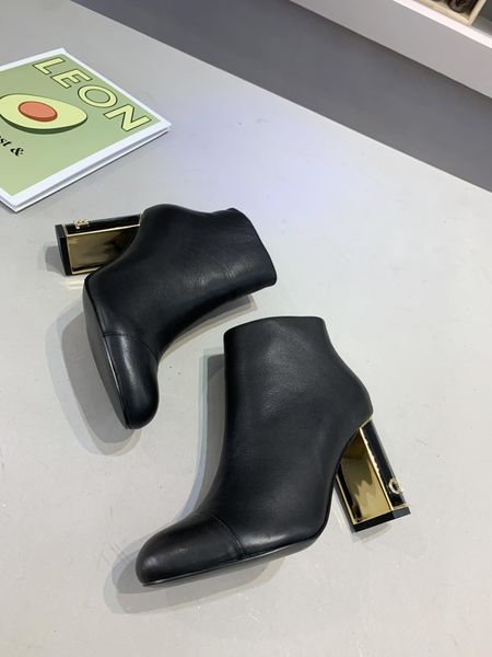 

2019q autumn and winter new warm thick with high-heeled boots and ankle boots temperament bare boots, the original box delivery