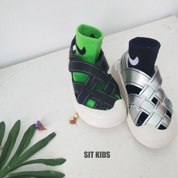 

лето 2020 поперечные мальчиков и девочек баотоу анти-пиная нога сандалии моды сумка сандалии моды сумка, Black;red