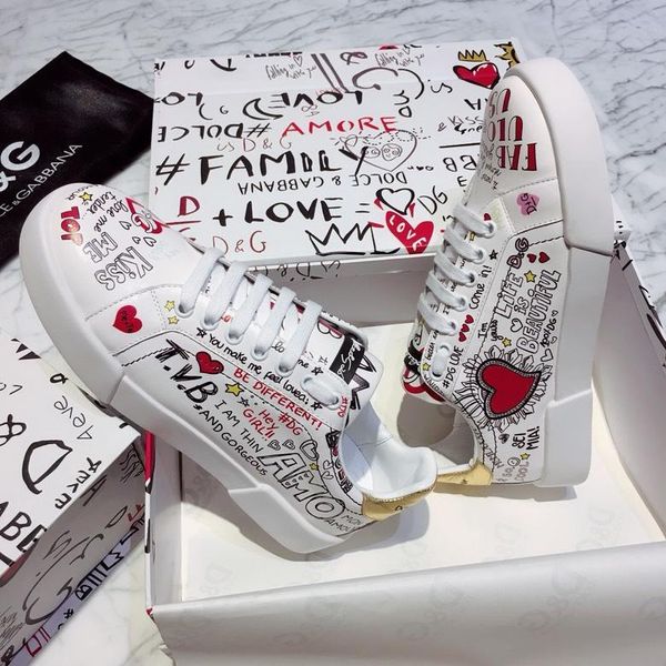 

2020k new embroidered graffiti leather casual shoes outdoor men and women sports shoes fashion wild couple shoes, size 35-451, Black