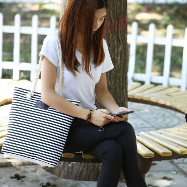 

new shoulder canvas striped shoulder women's literary fan street pgraphy travel canvas bag women's bag, White