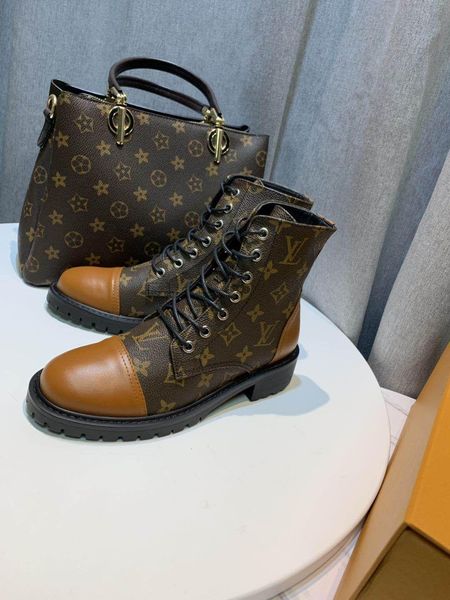 

2020 latest women's wonderland flat boots calfskin monogram canvas fabric rubber non-slip women martin boots knight boots1