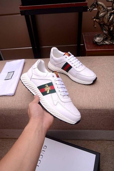 

2020p limited edition custom bee letter embroidery low-wild casual men's sports shoes, high-end fashion sports shoes, size: 38-45, Black