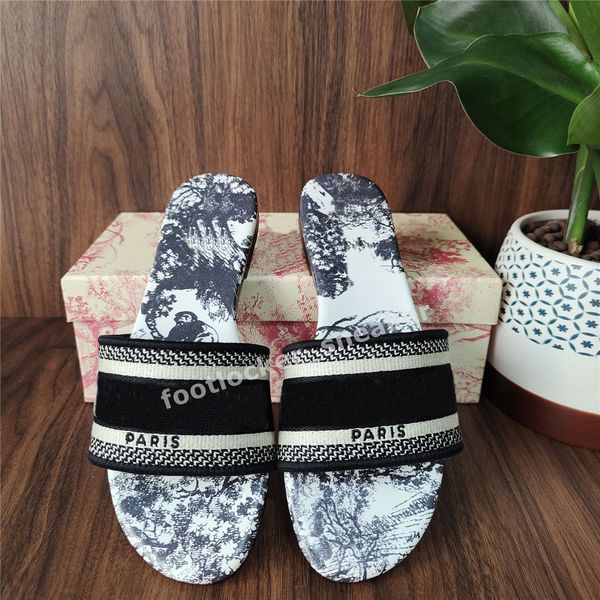 

2020 new paris womens slippers beautiful scuffs shoes summer sandals beach slides slippers ladies flip flops loafers embroidered, Black