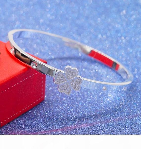 

Sterling silver bracelet four-leaf clover spring buckle micro-embossed four-leaf clover bracelet female fashion personality cool bracelet