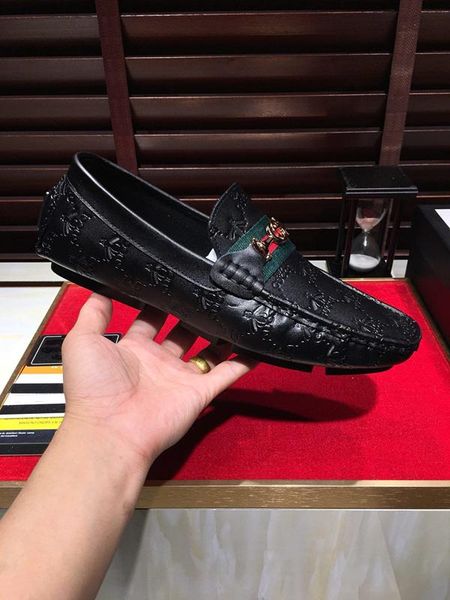 

2020-2019q custom limited edition tide brand leather men's casual sports shoes, fashion wild peas shoes, original packaging shoe box, s