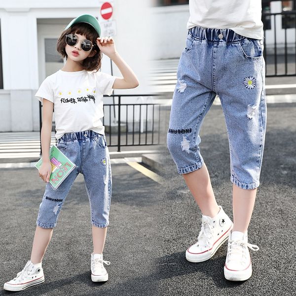 

girls' 2020 new girls' embroidered capri pants medium and large children's thin and jeans embroidered jeans, Blue