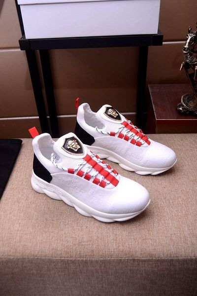 

2020z high-end mesh stitching black and white low-casual tide shoes, fashionable wild lace-up sports running shoes, size: 38-45