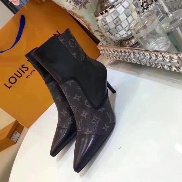 

2020k high-end custom fashion female british wind martin boots fashion wild locomotive handsome short boots, original box packaging