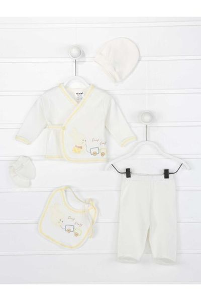 

yellow newborn baby boy 5 li output, White