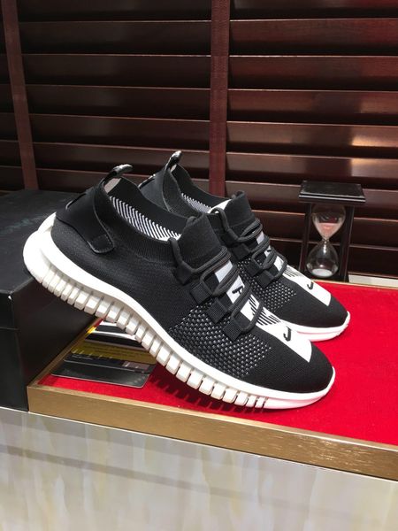 

2020-2019 summer tide brand men's sports and leisure breathable mesh shoes, fashion wild shoes, original box packaging, yards: 38-44