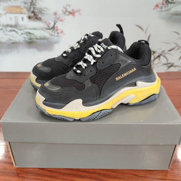 

2020to designer to create casual and comfortable all-match sports shoes, travel shoes outsole non-slip design with original box delivery, Black