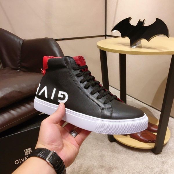 

2020n fashion limited edition letter leather men's shoes, high-casual sports shoes, fashion wild men's booties, original box d