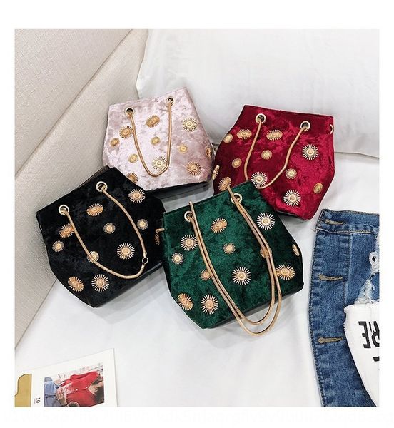 

female 2019 new korean fashion shoulder messenger velvet chic chain shoulder bucket bag small bucket bag