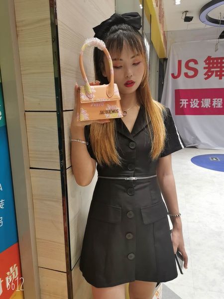 

10psc 2020 новые дамы кожаный мешок xiaoxiangju мини моды мешок моды одно плечо диагональ сумка мини бумажник флип кожаный бирка багажа