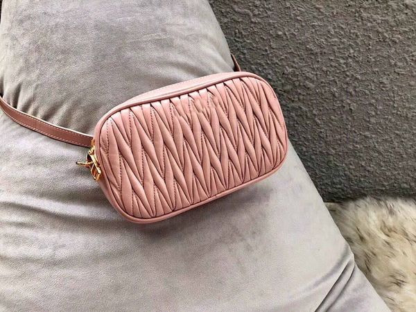 

classic women's belt bag italian designer creates a messenger bag with two single shoulders, which is very practical as a chest bag