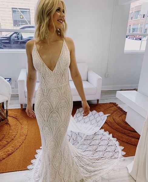 Fit-н-Flare Свадебное платье 2020 богемный стиль кружева сексуальный vestidos де Novia Scalloped Лук Связали Поезд Глубокий V-образным вырезом халат-де-Mariage Открыть Назад