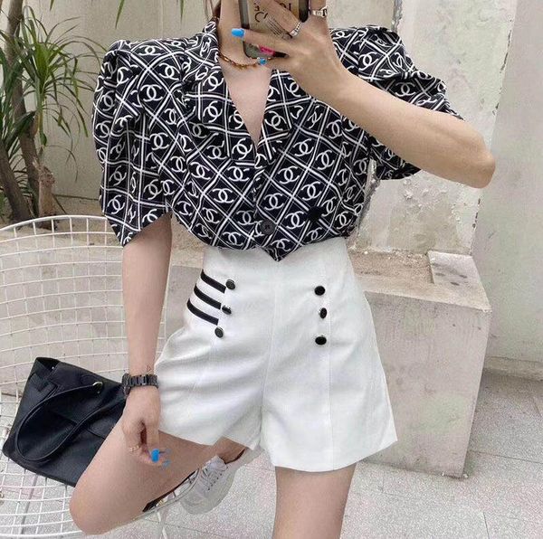

the women's 2020 summer print design gives the of loose-fitting, long-sleeved shirts with thin, niche designs to b3, White