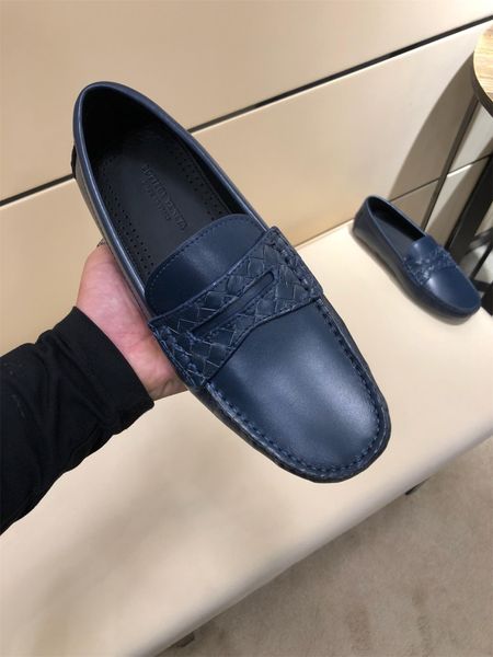 

2020 latest black leather casual slippers men casual shoes fashion trend comfortable shoe size 38-45 type 39745400608a