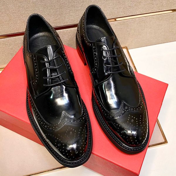 

new highquality mens fashion shoes, leather shoes, leather carvings, colorful business casual prom, flat and comfortable wedding with qwy, Black