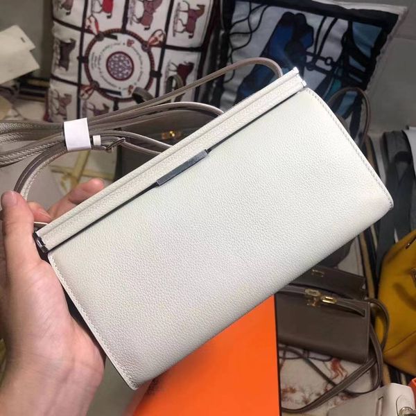 

fashionable lady handbag high-end custom quality handbag classic business leisure fashion bag metal jewelry with long shoulder straps 5439