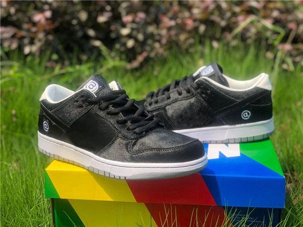 

high medicom toy x sb dunk low be@rbrick skate shoes black sail hairy upper running shoes men sports sneakers with box