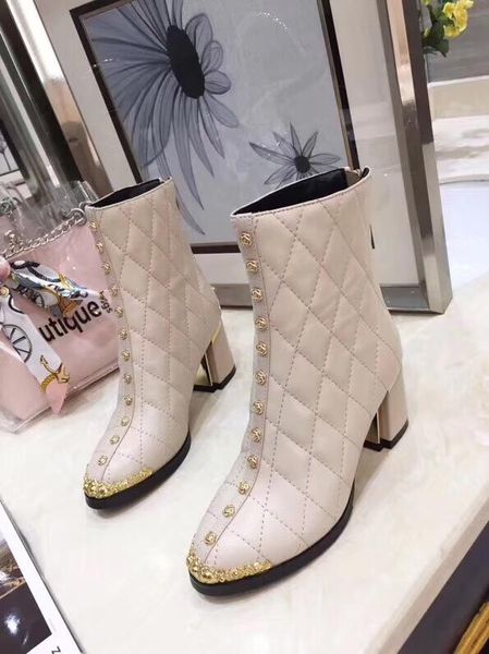 

2020c autumn and winter new thick-soled female british wind martin boots fashion wild color matching short boots, original box packaging