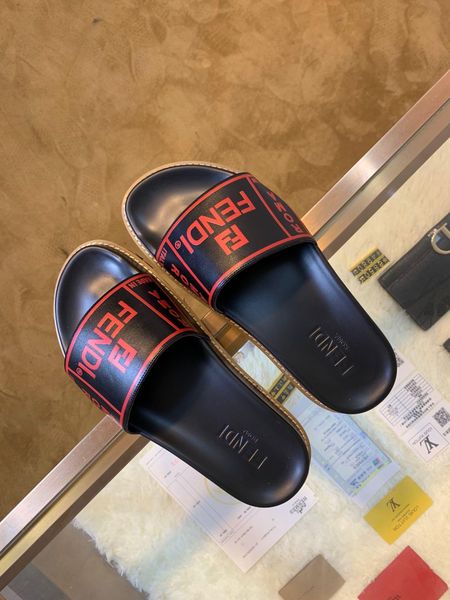 

2020 latest red leather casual slippers men's casual shoes fashion trend comfortable shoe size 38-45 type 39745400601ab