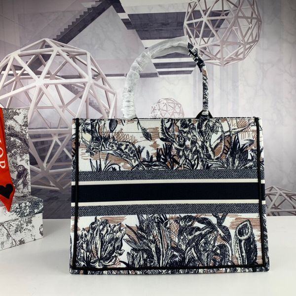 

luxury designer single-shouldered tote bag for women maria grazia chiuri designed a versatile large clutch casual bag m1296ztdt