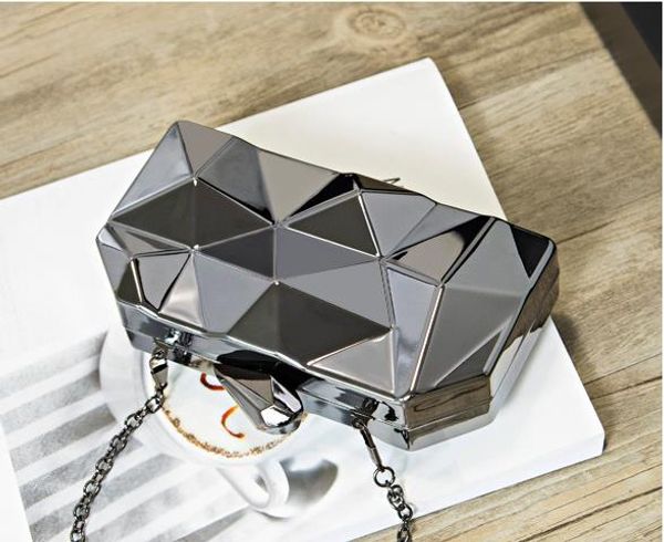 

designer handbag 2020 new fashion female bag dinner metal hand chain one shoulder messenger small square banquet bag selling