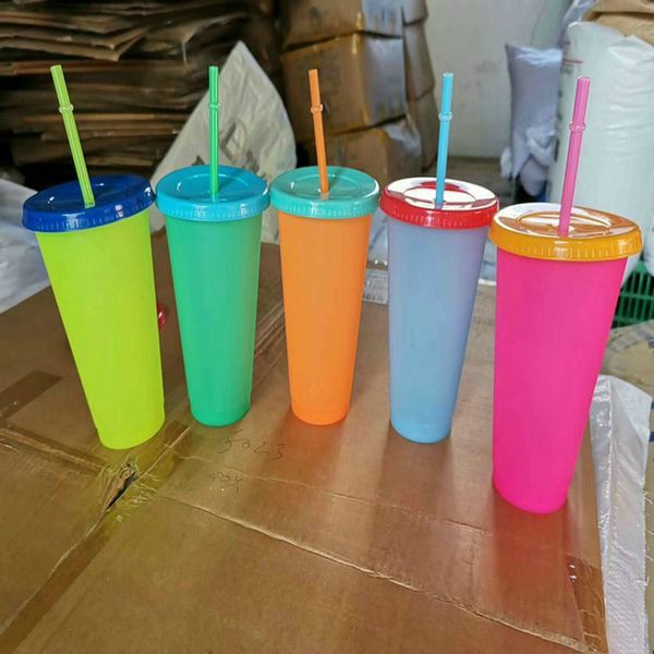 

горячие 24oz изменения цвета волшебная чашка металлопластиковые отношение массажеры с крышкой и соломы конфеты цвета многоразовый холодные н