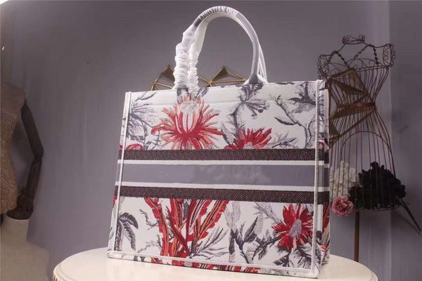 

new designer bags fashion lady large-capacity paris designer handbags fashion retro ethnic style canvas handmade printed pattern handbag