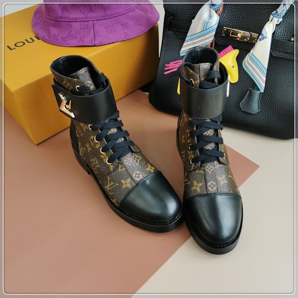 

2020ta new ladies casual fashion short boots luxury ladies travel party shoes, leather material fast delivery original box packaging, Black