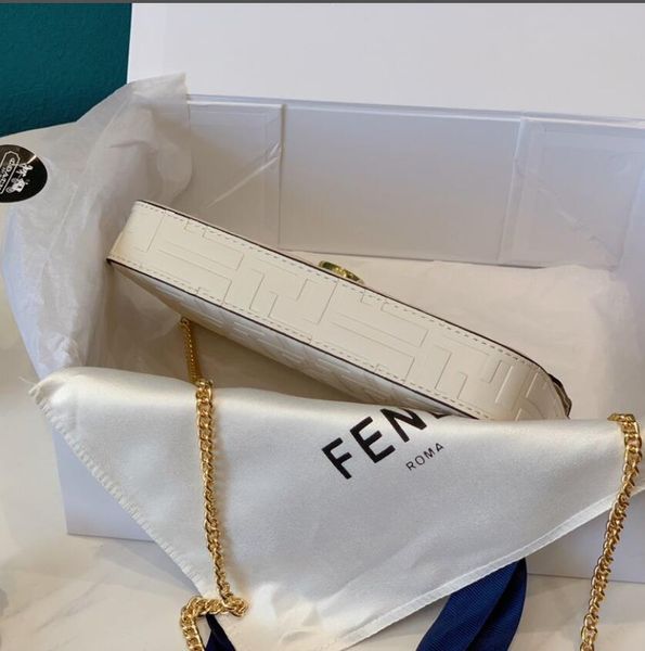 

the latest vintage style for 2020 is the small square bag, a stylish one-shouldered cross-body bag