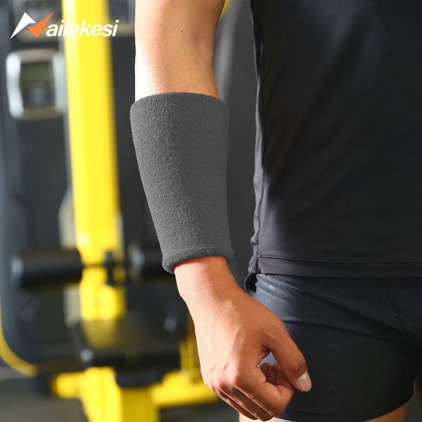 

wrist wrist sheath guard sports men's arm guard double layer thickened fitness warm winter basketball basketball, Black;red