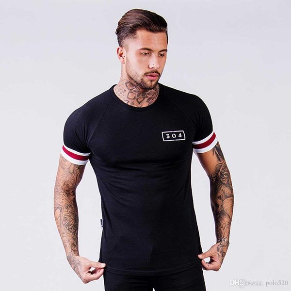 Designer modelos explosão de algodão dos homens de manga curta t-shirt de fitness magro selvagem T-shirt preto de fitness tee topo verão casuais nova moda