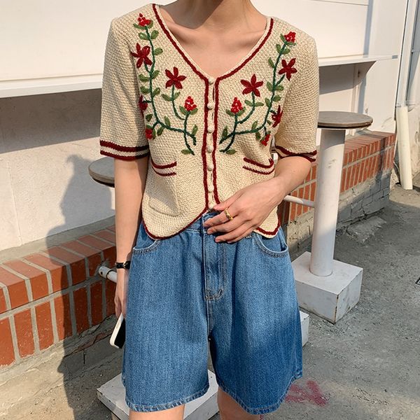 

2020 new embroidered korean style v-neck embroidered knitwear large size short sleeve light base knitwear, White;black