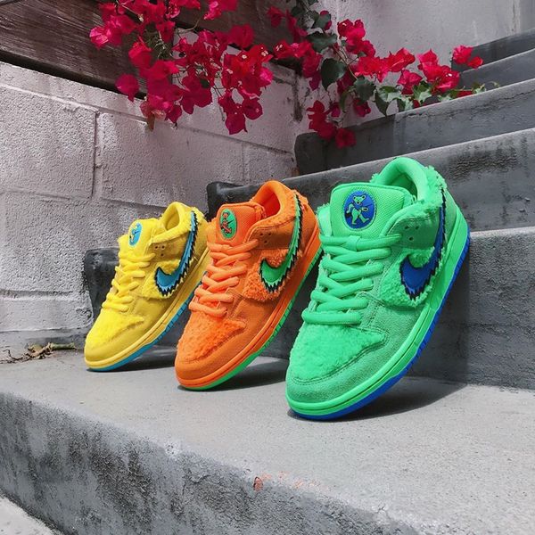 

nÃ¬ke sb dunk low grateful dead bears green in electric green/game royal-black luxury skateboard shoes men women fashion designers sneakers