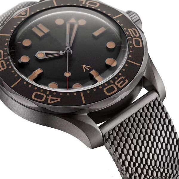 

2020 luxury автоматическая механическая eta2813 движение нержавеющей стали canvas нет времени, чтобы умереть мужчины смотреть skyfall джеймс, Slivery;brown