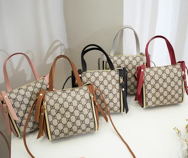 

sell any new fashion crossbody bag for 2020 designer female bag letter chain at any time